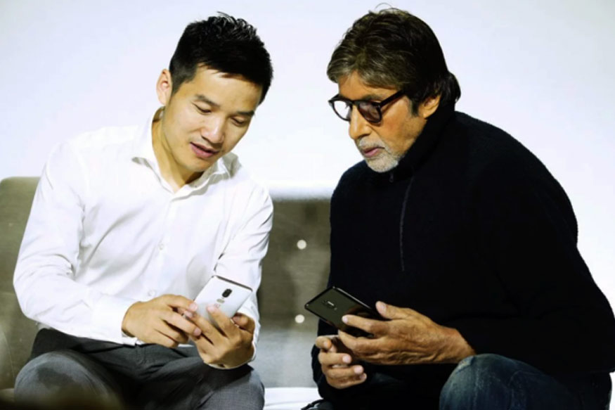 Amitabh Bachchan caught red handed with OnePlus 6